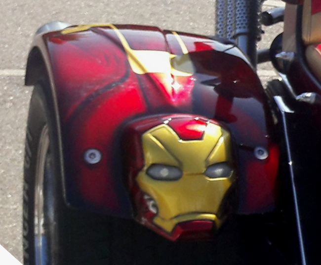 fabrication d'ailes arrières de trike avec le masque d'iron man